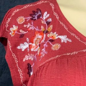 Terra-cotta color blouse w/ flower designs, embroider left & right of shoulders
